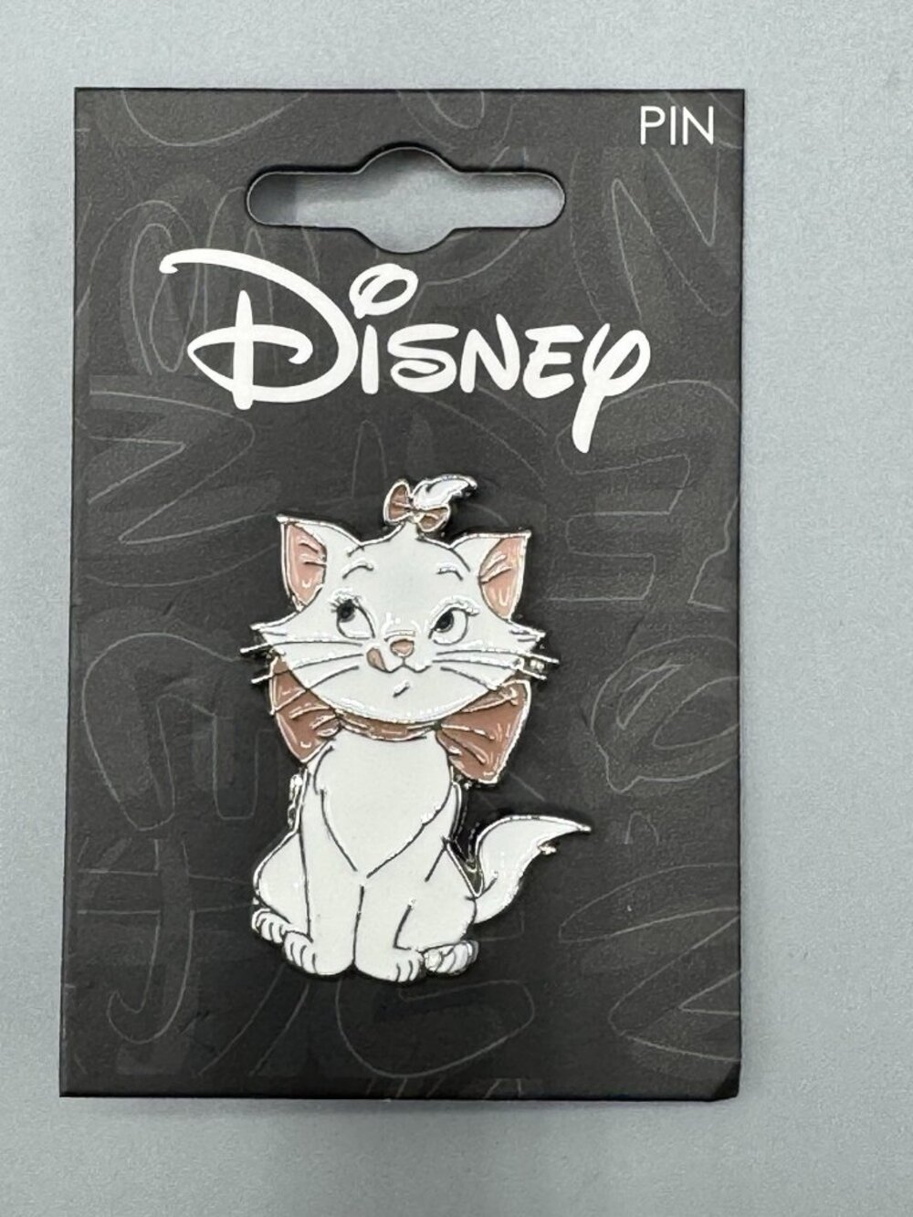 Disney The Aristocats Marie Sitting Enamel Pin Hot Topic Exclusive NEW